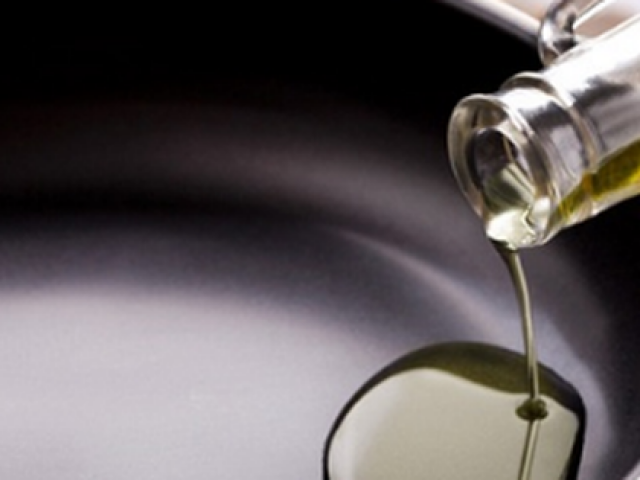 Ẩm thực - Chảo chống dính mới mua về mà bôi ngay thứ này vào đảm bảo càng dùng càng bền