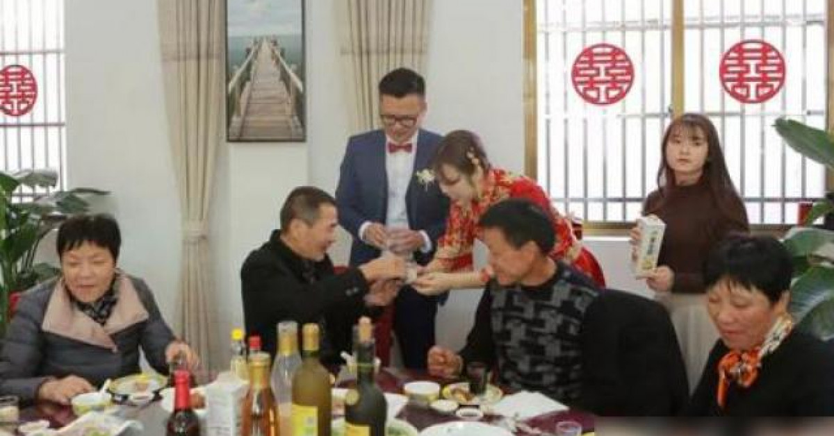 Bạn trẻ - Cuộc sống - Đại gia sở hữu công ty nghìn tỷ nhưng lấy vợ chỉ làm 4 mâm cỗ, váy cưới 3 triệu