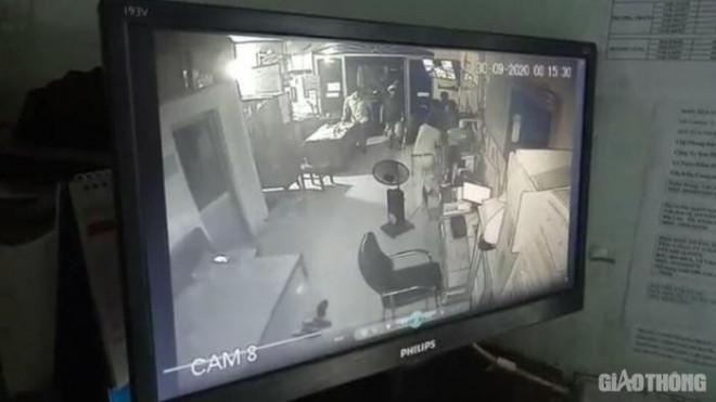 Camera an ninh tại Bến xe Bạc Liêu ghi lại việc bảo vệ bị hành hung.