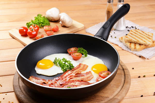 Không dùng chảo chống dính trong máy rửa bát