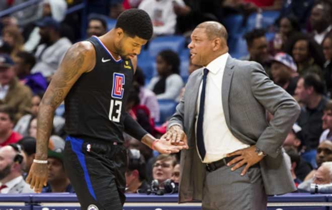 Paul George (trái) phong độ thất vọng khiến HLV Doc Rivers (phải) bị sa thải