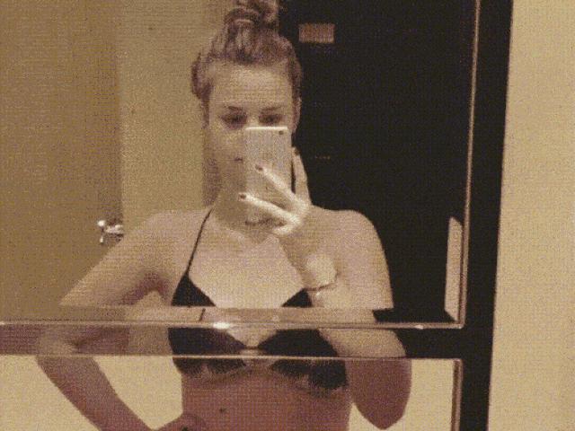 Cười 24H - Khoảnh khắc các người đẹp khiến anh em phải ôm bụng cười ngả nghiêng