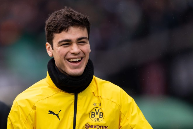 Tin HOT bóng đá trưa 4/10: SAO 17 tuổi Dortmund đi vào lịch sử - 1
