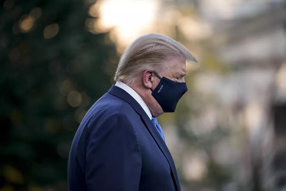 Tổng thống Mỹ Donald Trump rời Nhà Trắng hôm 2/10 để tới Trung tâm Y tế Quân sự&nbsp;Walter Reed. Ảnh: Getty Images