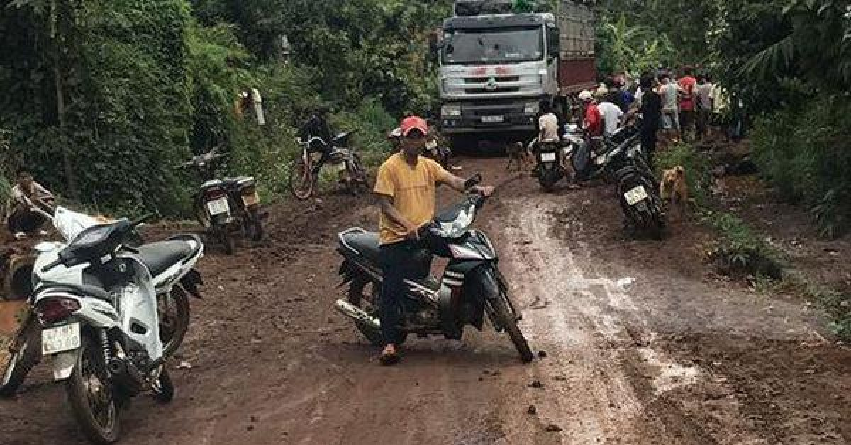 Tin tức trong ngày - Cúp nhầm cầu dao nhà hàng xóm khi sửa điện, bị điện giật tử vong