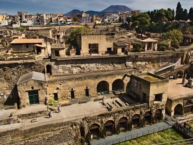 Du lịch - Rùng mình người hóa thủy tinh trong "thị trấn ma" 2.000 tuổi