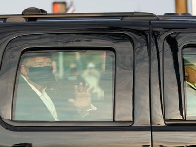 Thế giới - Ông Trump bị chỉ trích vì đang điều trị Covid-19 vẫn ra ngoài thăm người ủng hộ