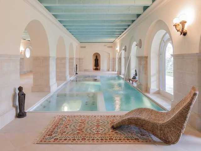 Kinh doanh - Ngôi nhà bỏ hoang bất ngờ được rao bán giá hơn nửa nghìn tỷ