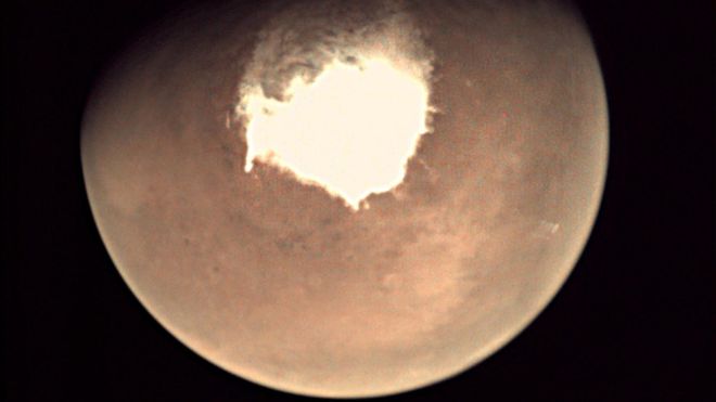 Kết quả nghiên cứu cho thấy có một cái hồ nằm dưới lớp băng ở cực Nam của sao Hỏa.