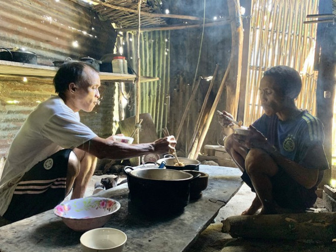 &#39;Người rừng&#39; Hồ Văn Lang sau 7 năm trở về làng - 13