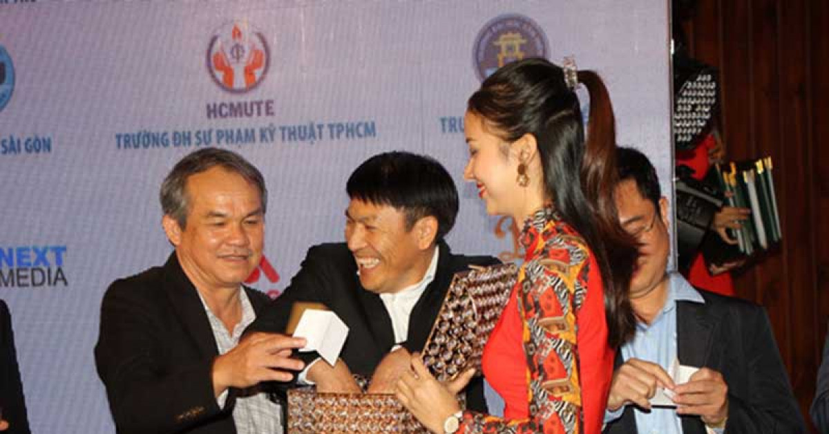 Bóng đá - Bầu Đức: ‘Thứ bóng đá hồn nhiên quyến rũ tôi vô cùng!’