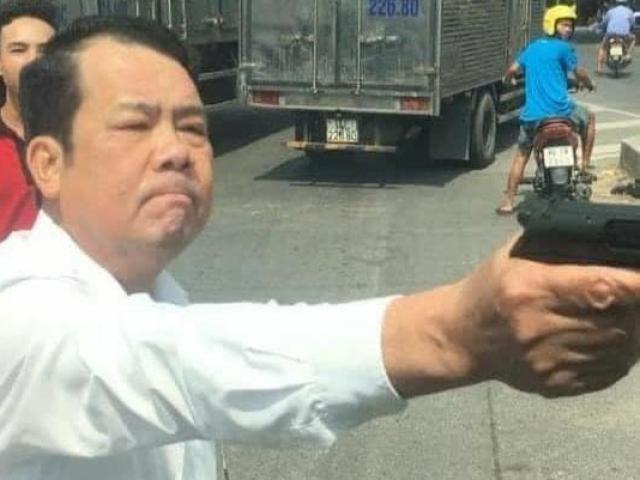 Tin tức trong ngày - Giám đốc công ty bảo vệ rút súng dọa "bắn vỡ sọ" tài xế bị truy tố tội đe dọa giết người