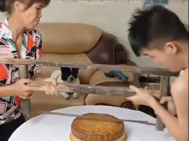 Cười 24H - Những màn tấu hài cực mạnh của hai mẹ con lầy lội