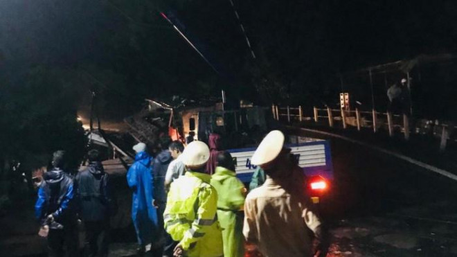 Công tác khắc phục, cứu hộ, xử lý sự cố được tiến hành khẩn trương, khơi thông tuyến vào lúc 0h4 ngày 7/10