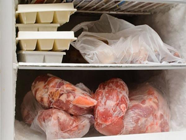 Thịt đã được để trong tủ lạnh quá lâu sẽ biến thành “xác thịt chết cứng” có thể gây các bệnh tiêu hóa, thậm chí ung thư. (Ảnh minh họa)