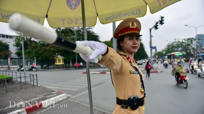 Cảnh sát giao thông Hà Nội làm nhiệm vụ.