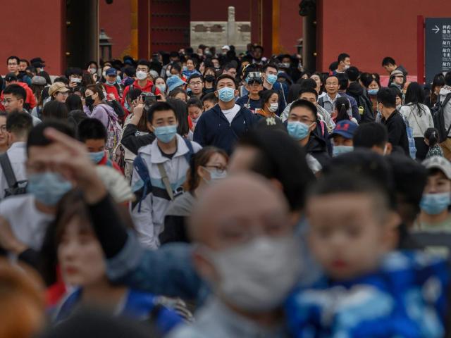 Thế giới - Nỗi sợ "song dịch" ở TQ: Dân phát cáu vì muốn tiêm mà không được