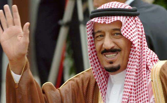 Một trong những thành viên có tầm ảnh hưởng nhất của hoàng gia này là Quốc vương Salman bin Abdulaziz Al Saud, 82 tuổi, ông lên ngôi vào năm 2015. Theo CNBC, tài sản của ông ước tính khoảng 17 tỷ USD.
