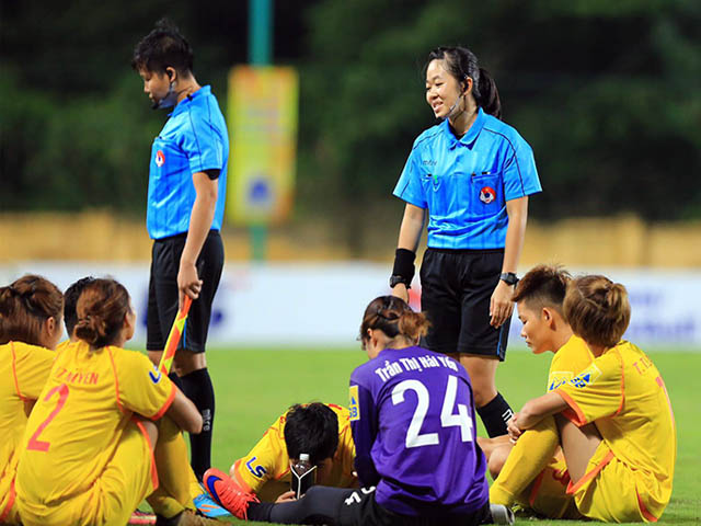 Bóng đá - Đội Hà Nam bỏ cuộc phản đối trọng tài gây sốc, HLV Cường bị VFF cấm 5 năm