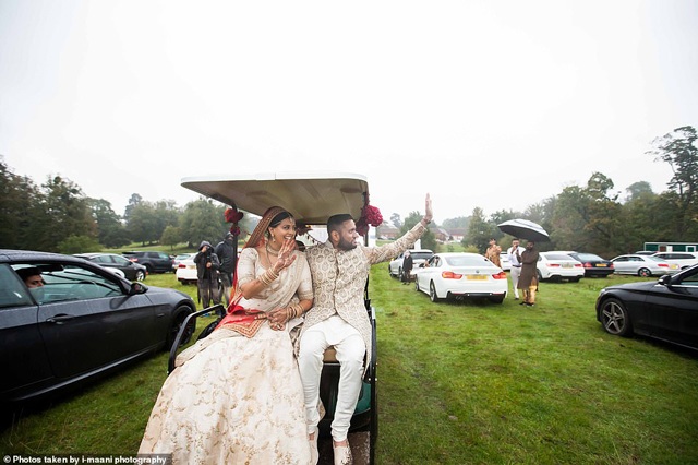 Đám cưới "siêu khủng": 250 khách ngồi siêu xe xem hôn lễ từ xa, thuê địa điểm 450 triệu - 4