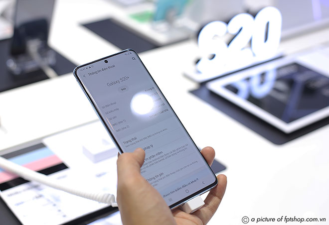 Bạn có thể chọn mua trả góp 0% lãi suất, trả trước 0 đồng Galaxy S20+ tại FPT Shop.
