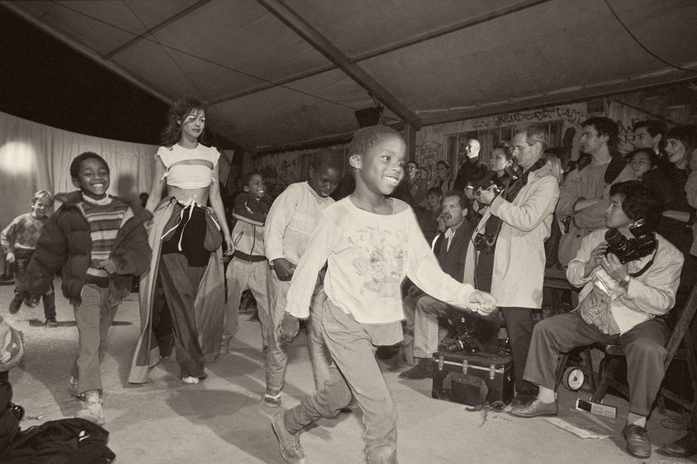 Những sân khấu ấn tượng nhất trong lịch sử sàn catwalk - 1