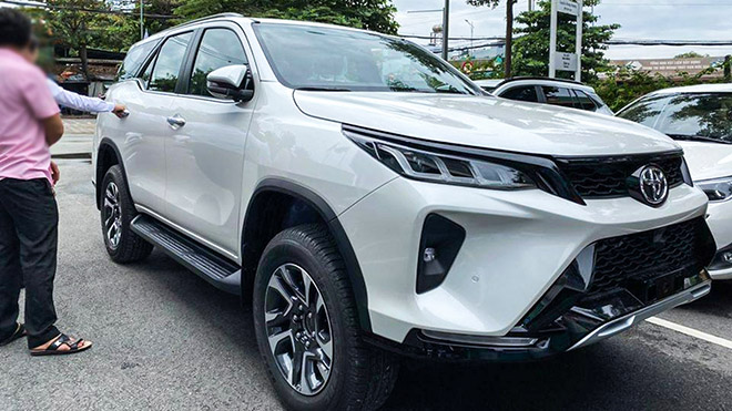 Toyota Fortuner Legender có mặt tại đại lý, chờ ngày ra mắt chính thức - 1