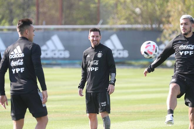 Messi trở lại luyện tập cùng ĐT Argentina để chuẩn bị đón tiếp ĐT Ecuardor tại trận mở màn vòng loại World Cup 2022 khu vực Nam Mỹ