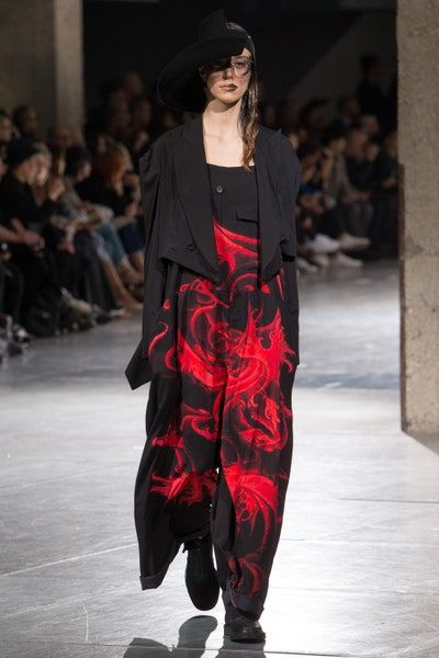 Nhà thiết kế Nhật lừng danh với phong cách phản thời trang độc đáo - 6