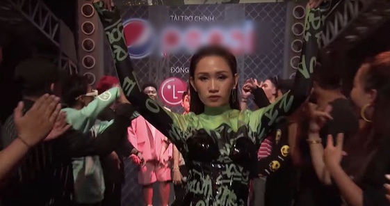 “Hot girl áo xanh” cầm bảng tên trong Rap Việt lộ ảnh đời thường cực HOT - 1