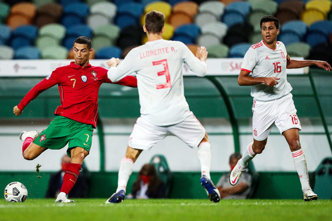 Ronaldo khiến khung thành Tây Ban Nha chao đảo trong hiệp 2