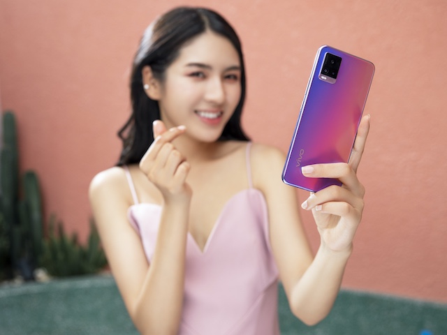 Thời trang Hi-tech - Top 5 smartphone có camera selfie "khủng" và tính năng độc, lạ
