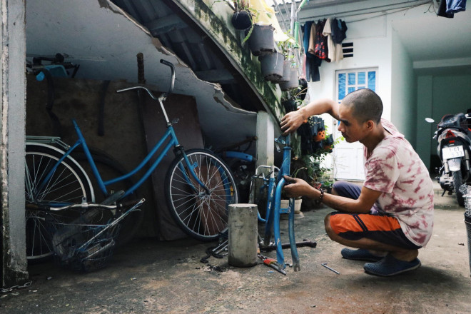 Chàng trai biến xe đạp "sắt vụn" thành xe "mới toanh" tặng người nghèo ở Sài Gòn - 6