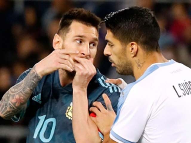 Tin HOT bóng đá tối 9/10: Messi, Suarez bắt kịp thành tích của "Rô béo" - 1