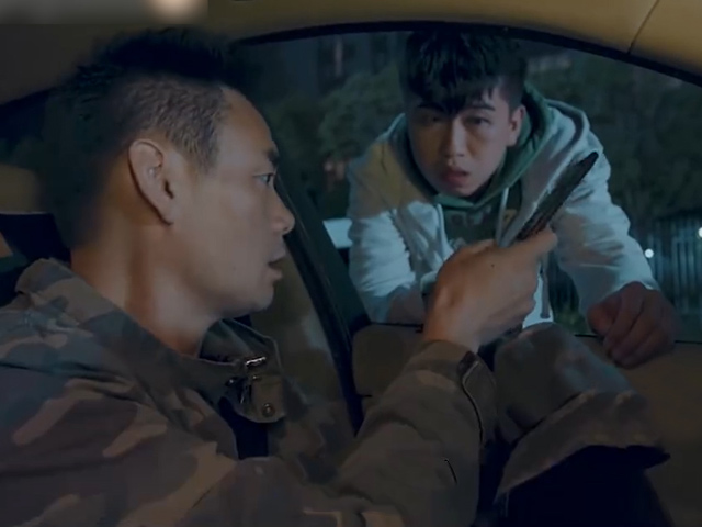 Cười 24H - Một pha đón bạn đi vào "gầm xe" của anh chàng bá đạo