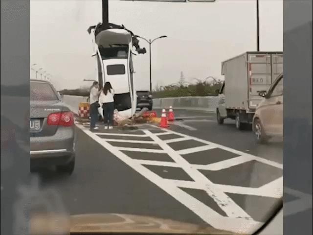 Ô tô - Video: Khi chị em phụ nữ lái xe, tin hay không tùy bạn?