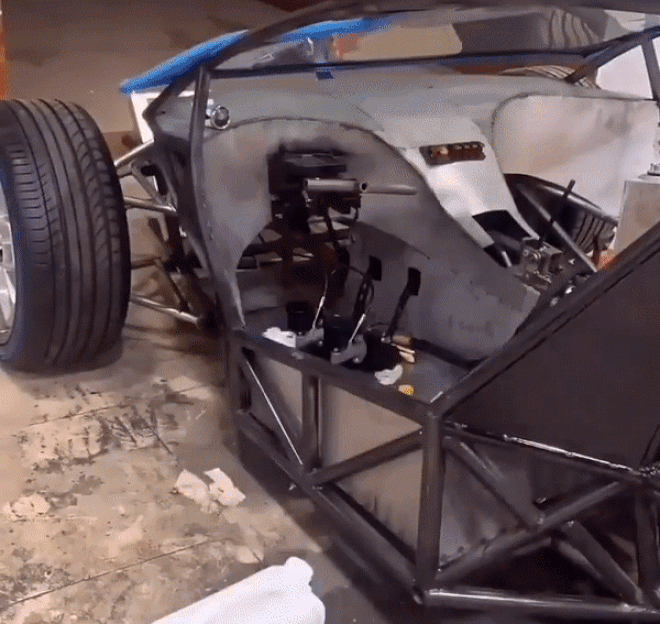 Video: Chế tạo ôtô “nhái” siêu xe Bugatti bằng thủ công siêu nhanh - 1