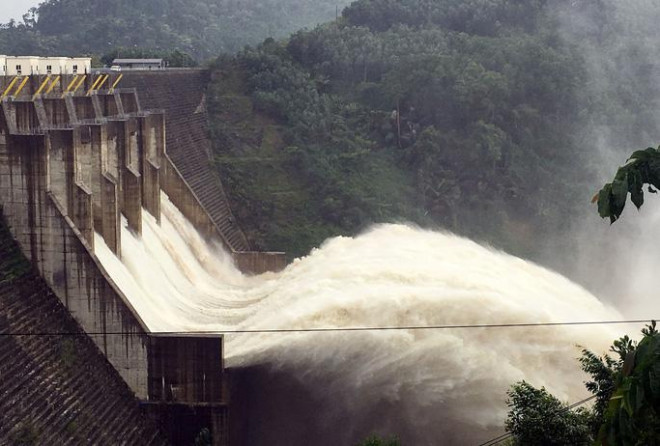 3 thủy điện ở Quảng Nam đang xả lũ với lưu lượng gần 1.900 m3 nước/s