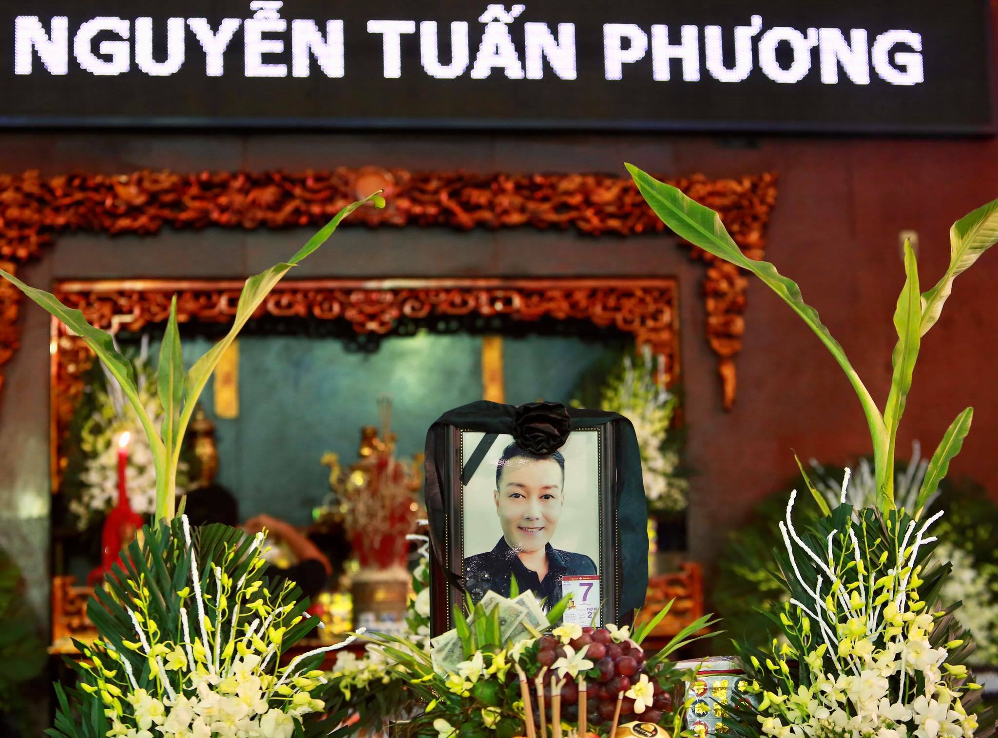 Ngày 7/10, tin nghệ sĩ Tuấn Phương
qua đời khiến khán giả, đồng nghiệp, người thân của nam ca sĩ đều
bàng hoàng.