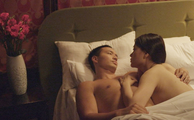 Cũng trong phim 'Hương Ga', Trương Ngọc Ánh diễn cảnh tình tứ với diễn viên Kim Lý. Hai người sau đó phát triển tình cảm nhưng đã chia tay.
