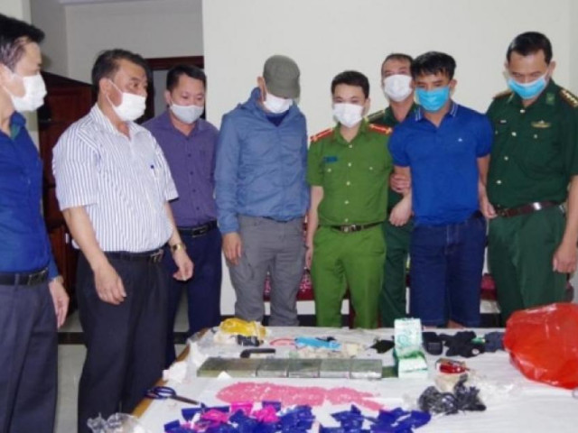 Pháp luật - Trinh sát ập vào nhà nghỉ, bắt 8X vận chuyển lô ma túy khủng