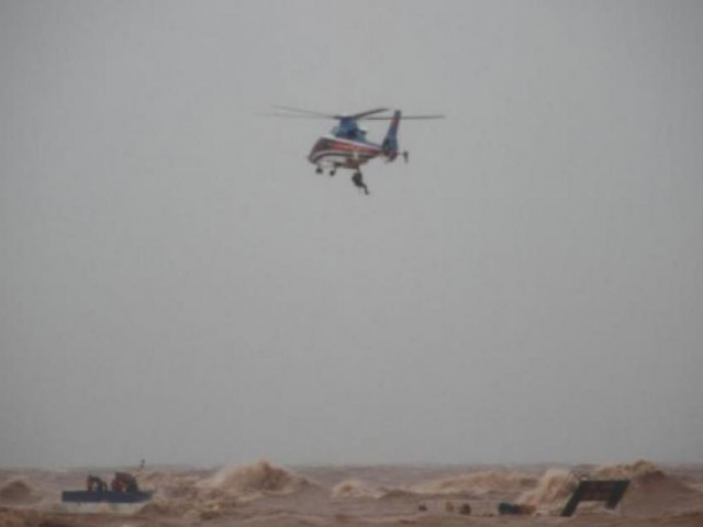 Tin tức trong ngày - "Người nhái" kể giây phút sống còn đạp sóng dữ cứu người trên tàu Vietship