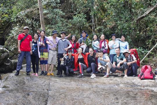 Những nụ cười tươi rói trước khi xuyên rừng trở về