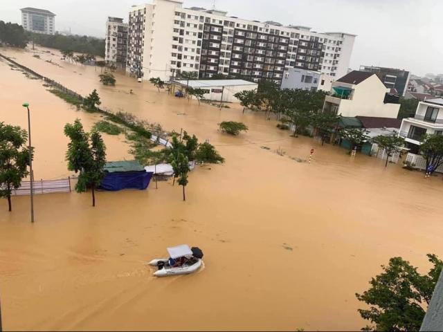 Tin tức trong ngày - Nóng trong tuần: Mưa lũ ở miền Trung, nhiều người chết và mất tích