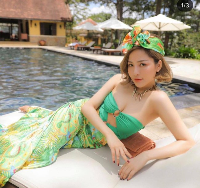 Những set đồ váy áo bồng bềnh, hoạ tiết đậm chất tropical khiến các nàng nổi bật.