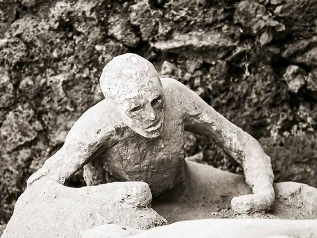 Phi thường - kỳ quặc - Trộm cổ vật từ "thành phố chết", du khách cầu cứu vì nghĩ bị "dính lời nguyền"