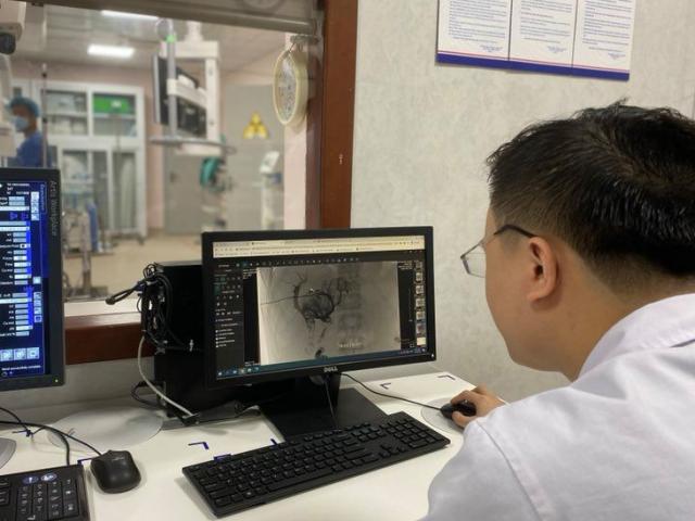 Sức khỏe đời sống - Đau bụng, sút cân, đi khám phát hiện sỏi đúc khuôn trong gan