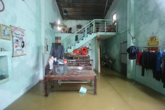 Người dân Quảng Nam dọn nhà chạy lũ (Ảnh có tính chất minh họa)