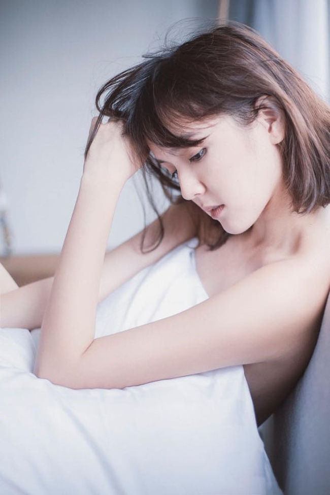 Đường nét trên gương mặt của Hải Tú hài hòa, rõ nét vừa mơ màng, ngây thơ nhưng lại xen lẫn đôi phần gợi cảm.
