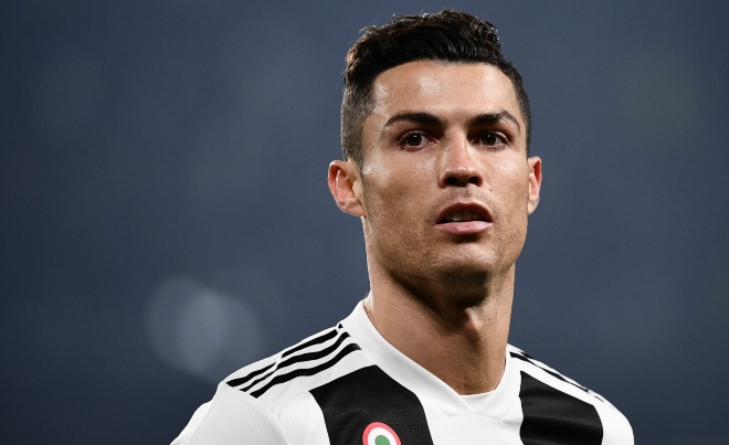 "Vua kiếm tiền" Ronaldo hưởng lương gần 900 tỷ đồng, cao hơn 4 CLB Serie A - 1